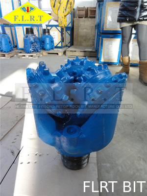 Broca tricónica azul 13 5/8" FSG515G IADC 515 para la formación semidura